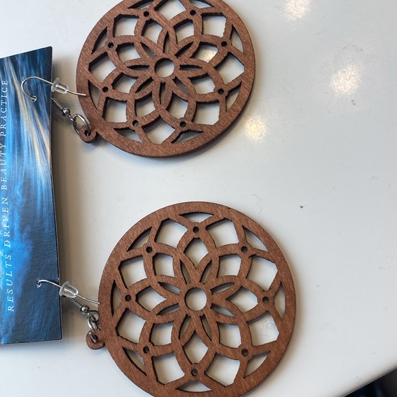 2 pairs of earrings NWT, never worn - Picture 4 of 4